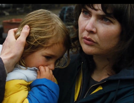 Trailer resmi Rose of Nevada akhirnya rilis! George MacKay dan Callum Turner siap hadir di bioskop 19 Juni mendatang