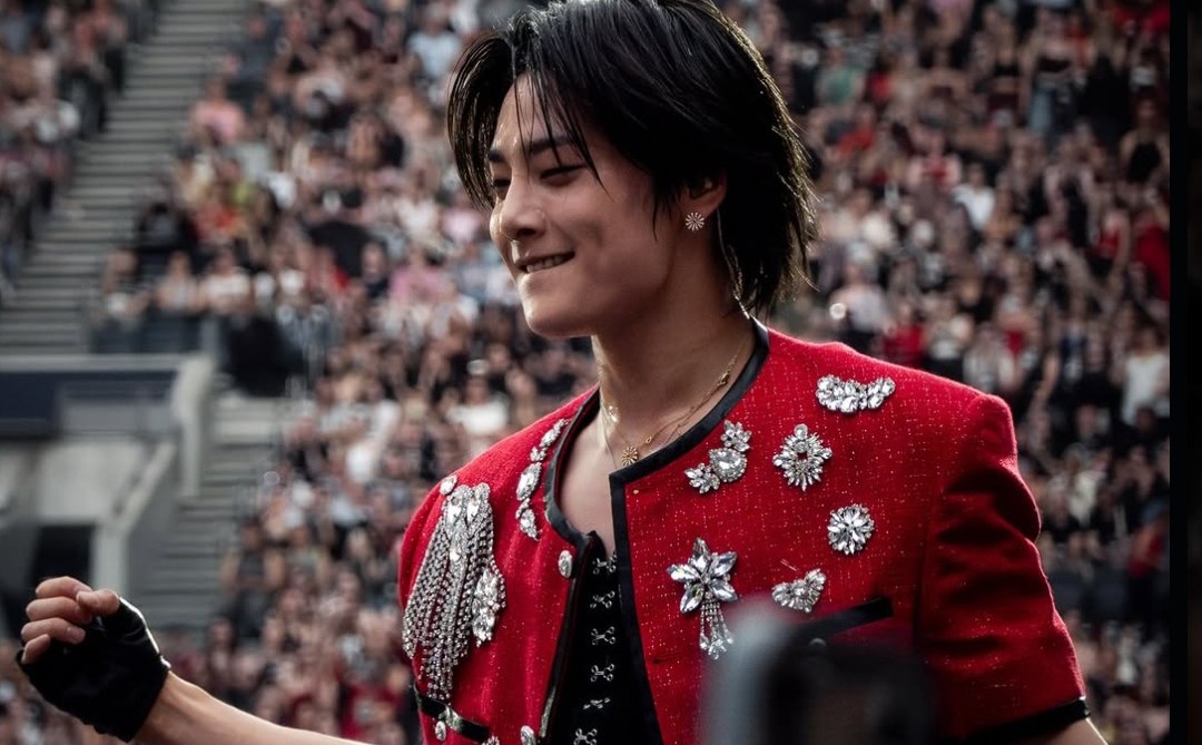 I.N Stray Kids Minta Maaf Usai Hampir Jatuh di Fancon Aksi Fans Ini Jadi Sorotan