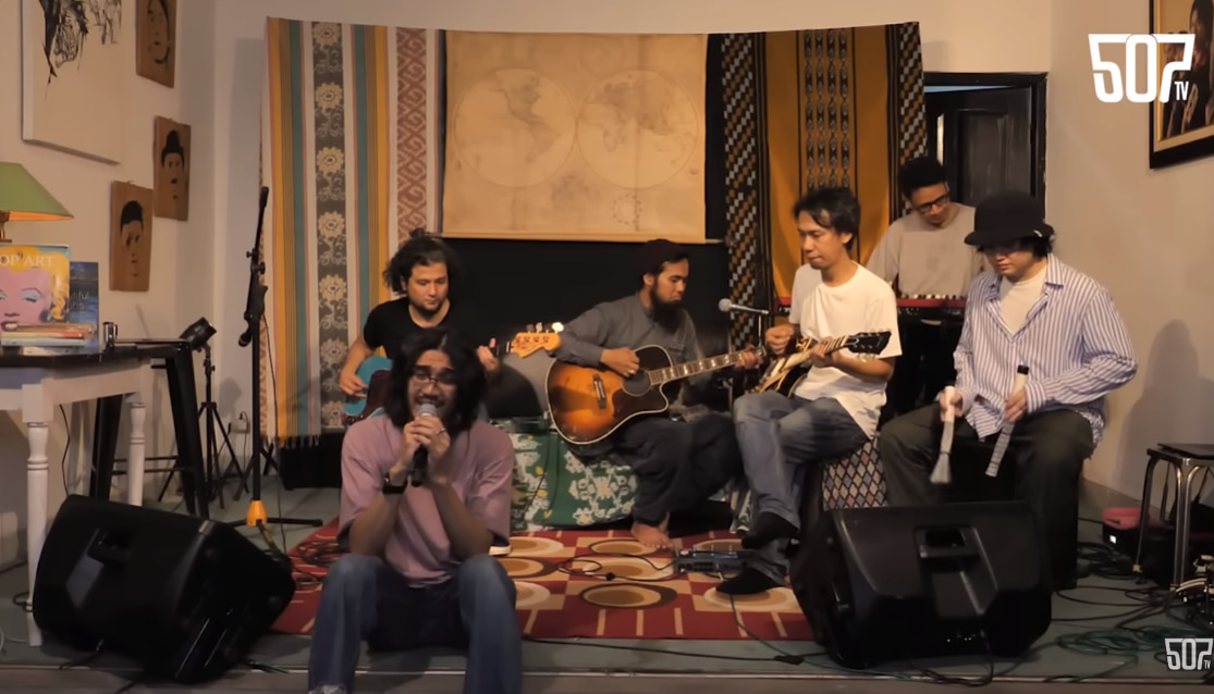 Sakti hadir saat Sheila On 7 merayakan ulang tahunnya yang ke-28 dan menyapa Sheila Gank melalui kanal YouTube Sheila on 7 Tv.