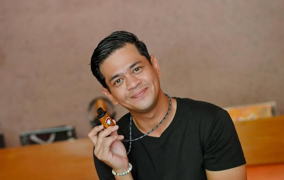 Surya Insomnia Viral Usai Tambal Jalan Berlubang di Tangsel secara Swadaya, Aksi Pedulinya Jadi Sorotan