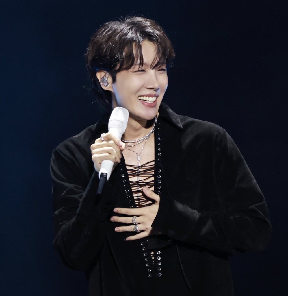 Le Sserafim dan J-Hope Bikin Heboh! Lagu SPAGHETTI Debut di Billboard Global