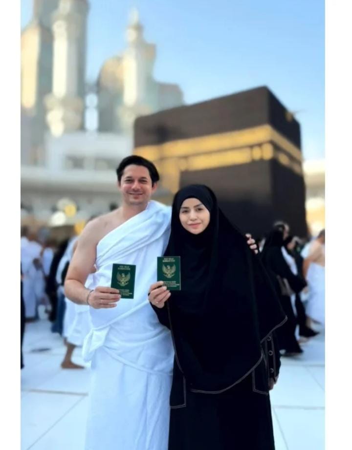 Andrew Andika Umumkan Telah Menikah dengan Violentina Kaif Saat Umrah di Tanah SucI