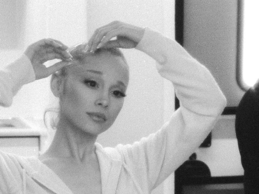 Dapat Ancaman Pasca Batal Hadir di Premiere Film Musikal ‘Wicked: For Good’, Ariana Grande Buka Suara