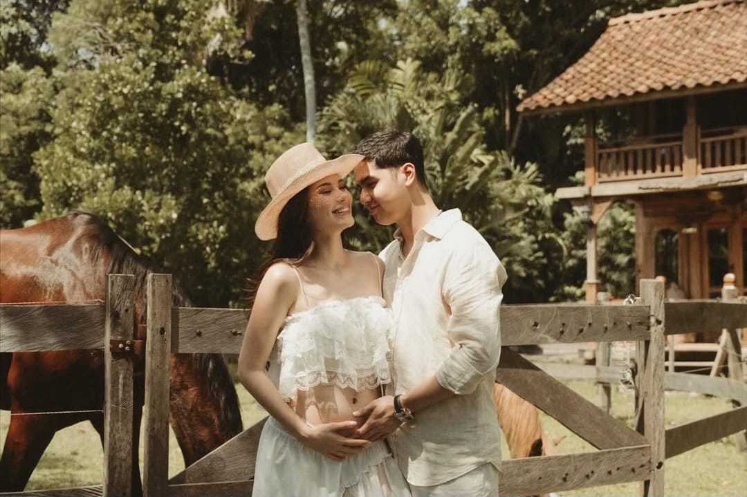 Maternity Shoot Alyssa Daguise dan Al Ghazali.