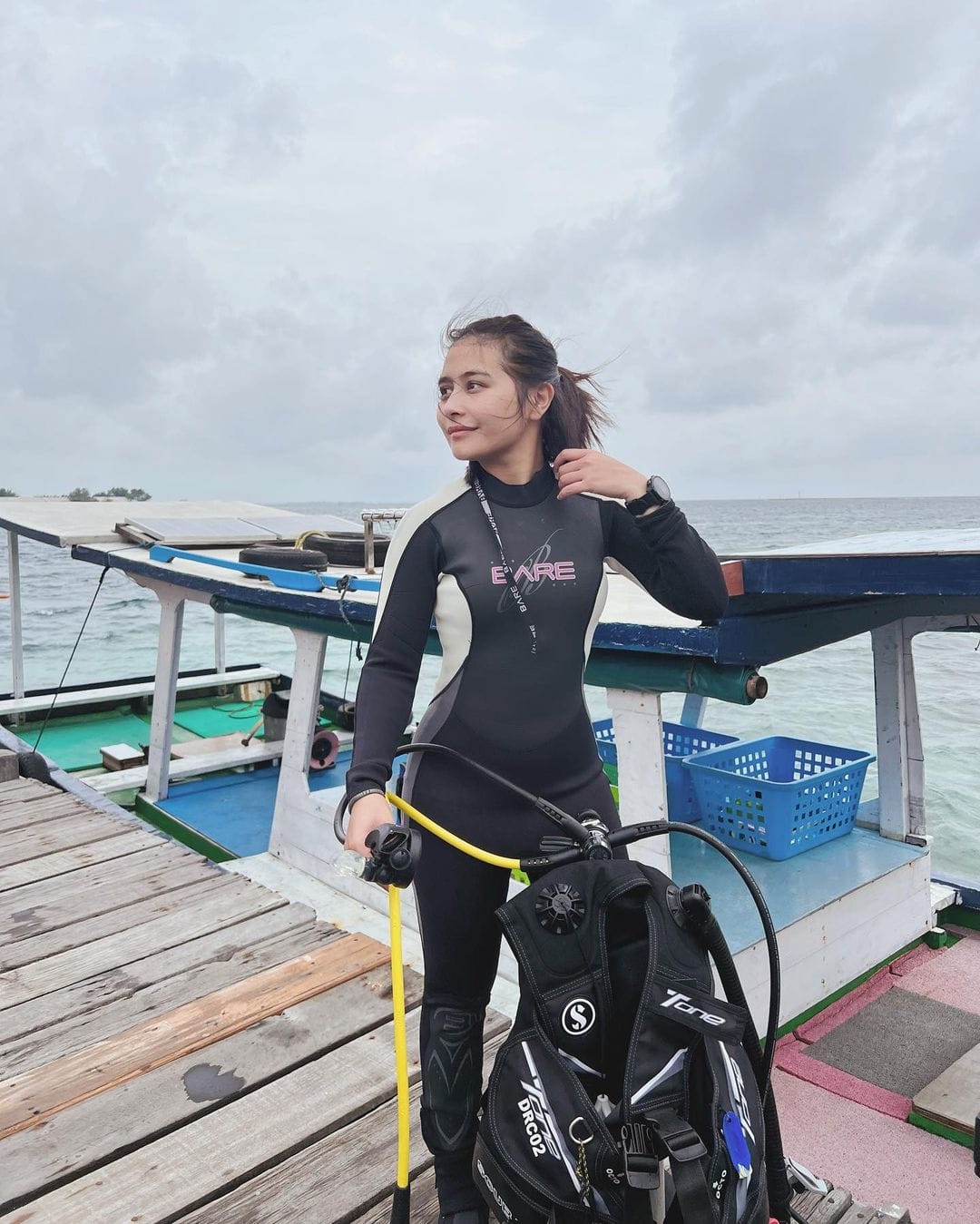 Bersihkan Sampah di Pulau Saat Diving, Aktris Prilly Latuconsina Tegaskan Hal Ini