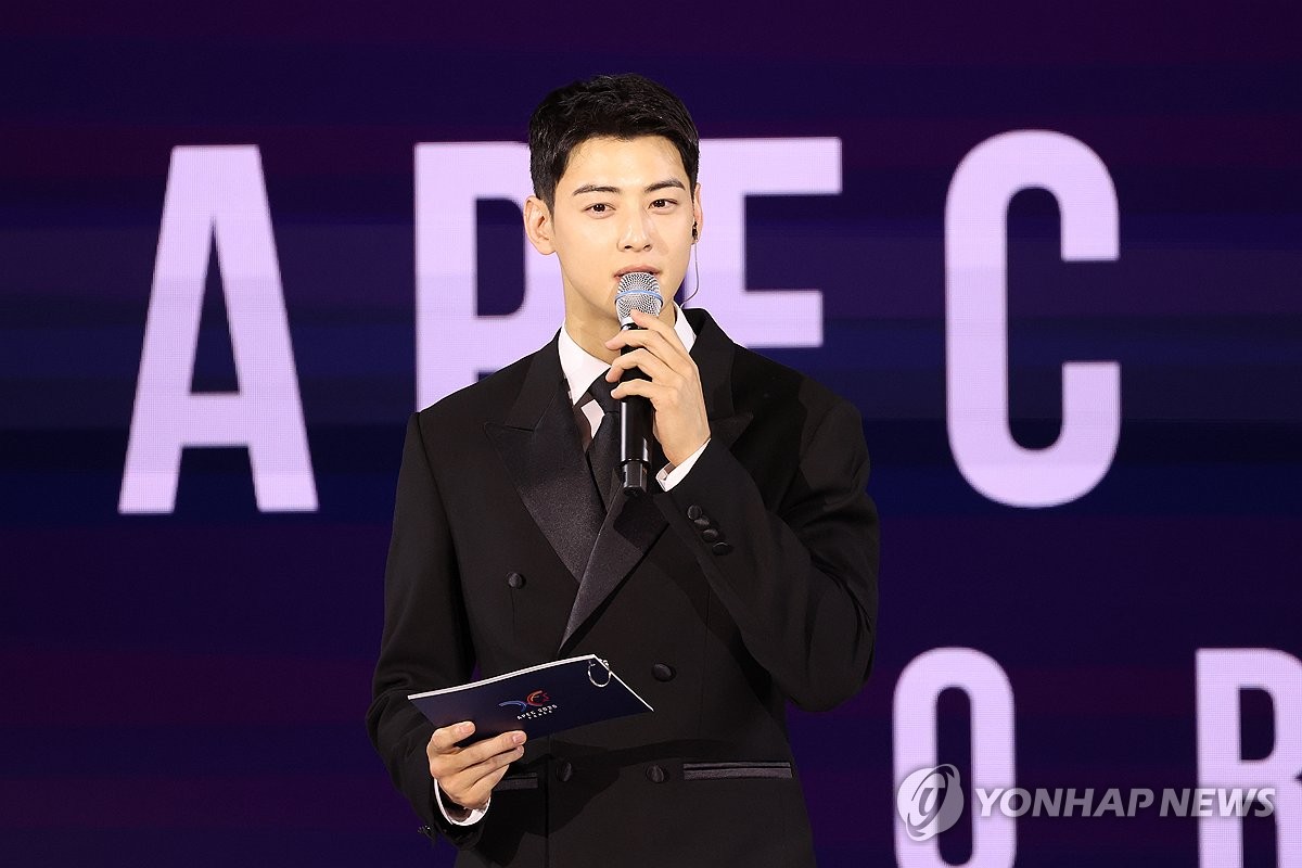 Cha Eun-woo Curi Perhatian Dunia, Jadi MC di APEC 2025 Bareng G-Dragon!