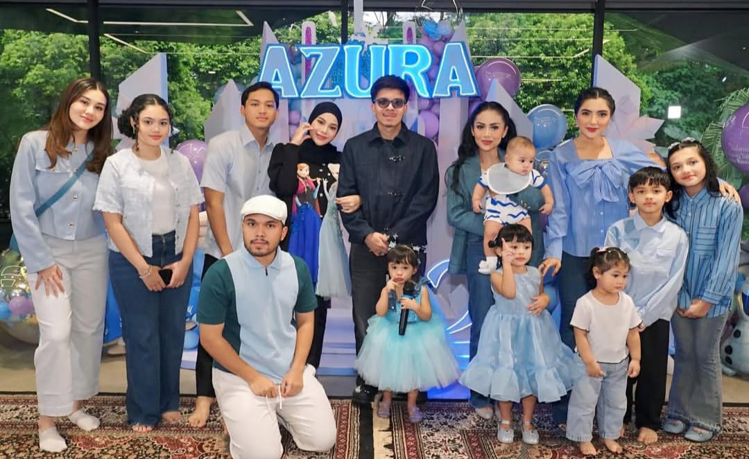 Azura Ameena genap 2 tahun! Atta & Aurel rayakan dengan pesta mewah penuh cinta, warganet ramai beri doa dan pujian. ??