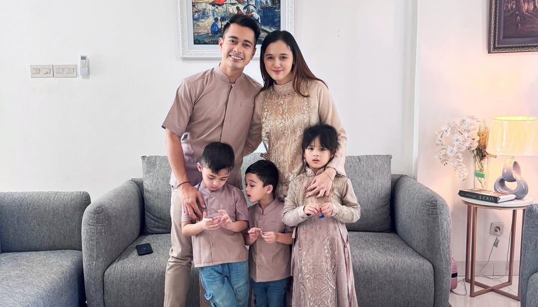 Eza Gionino dan Meiza Aulia resmi sepakat bercerai setelah mediasi gagal. Keduanya ingin berpisah secara baik-baik tanpa saling menyalahkan.