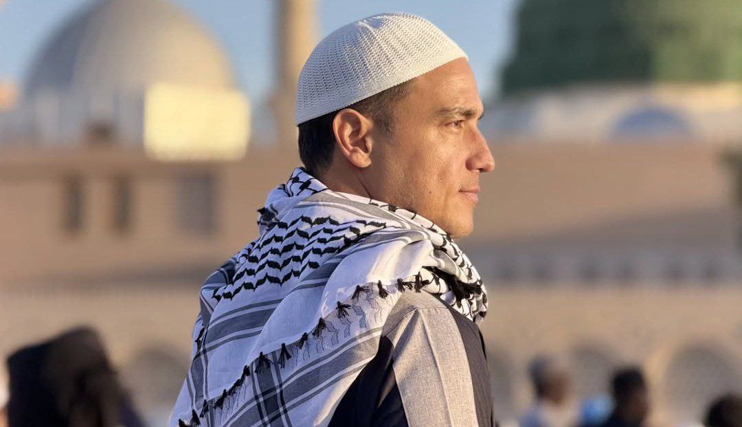 Usai Cerai Hamish Daud Sambut Usia Baru dengan Umrah dan Air Mata di Hadapan Ka'bah