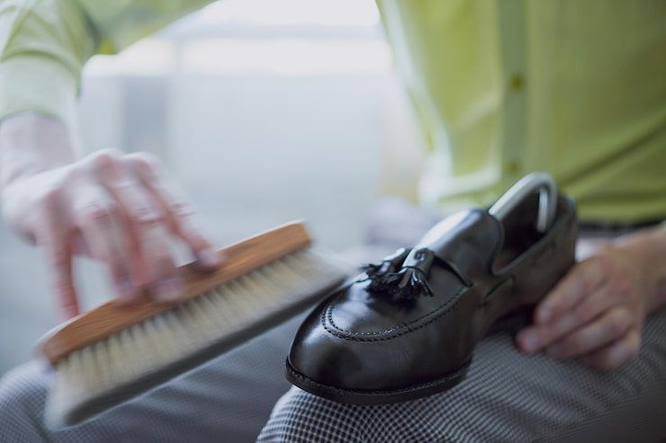 Ingin Sepatu Kulit Tetap Kinclong dan Awet, Coba 4 Langkah Perawatan Sederhana Ini